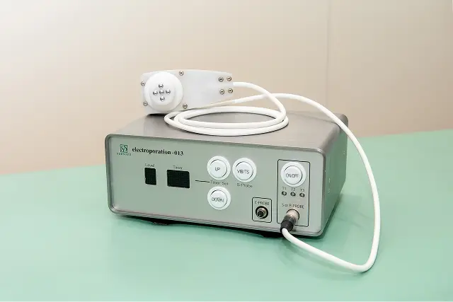 photo_aboutus_machine_elec